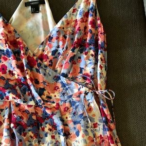 NEVER WORN 👏🏼 Floral wrap dress